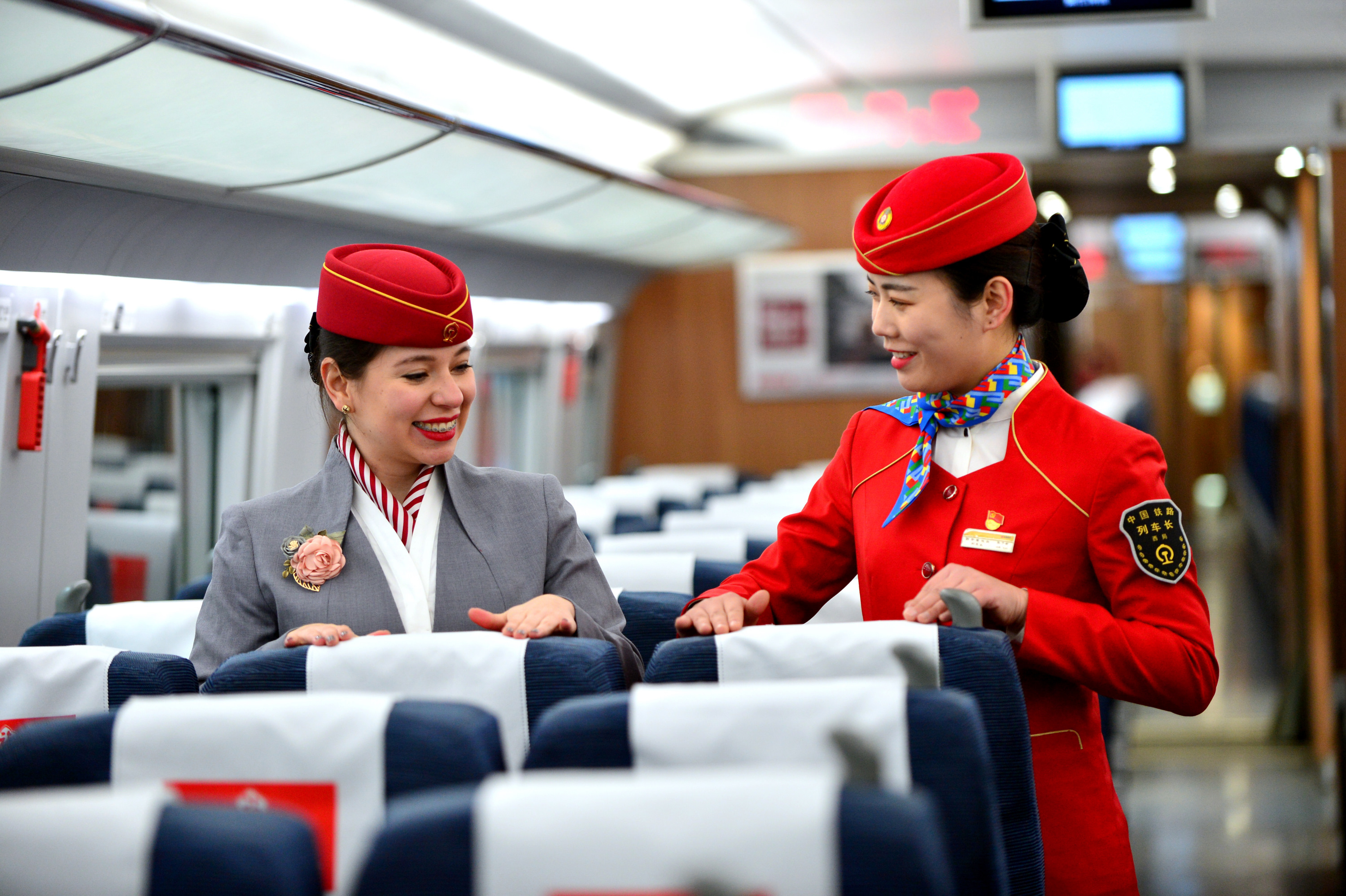 迎春運，展風采——重慶高鐵乘務員全面啟動禮儀專項培訓